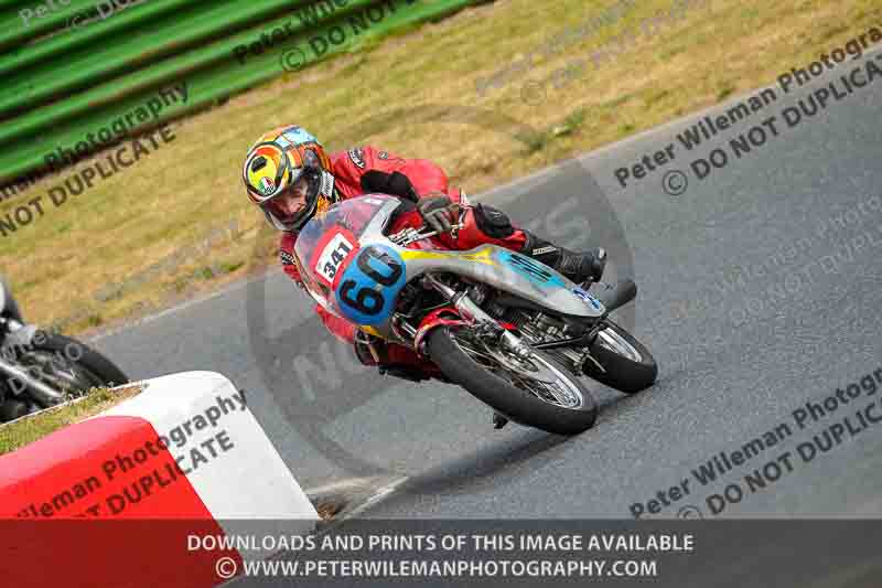 Vintage motorcycle club;eventdigitalimages;mallory park;mallory park trackday photographs;no limits trackdays;peter wileman photography;trackday digital images;trackday photos;vmcc festival 1000 bikes photographs